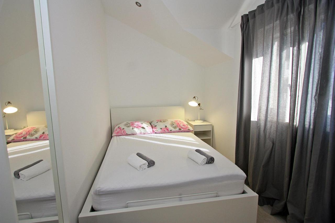 Apartman Ivana Supetar Ngoại thất bức ảnh